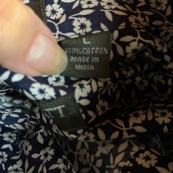 Lyle & Scot size L 100% cotton button front shirt. - Picture 6 of 7